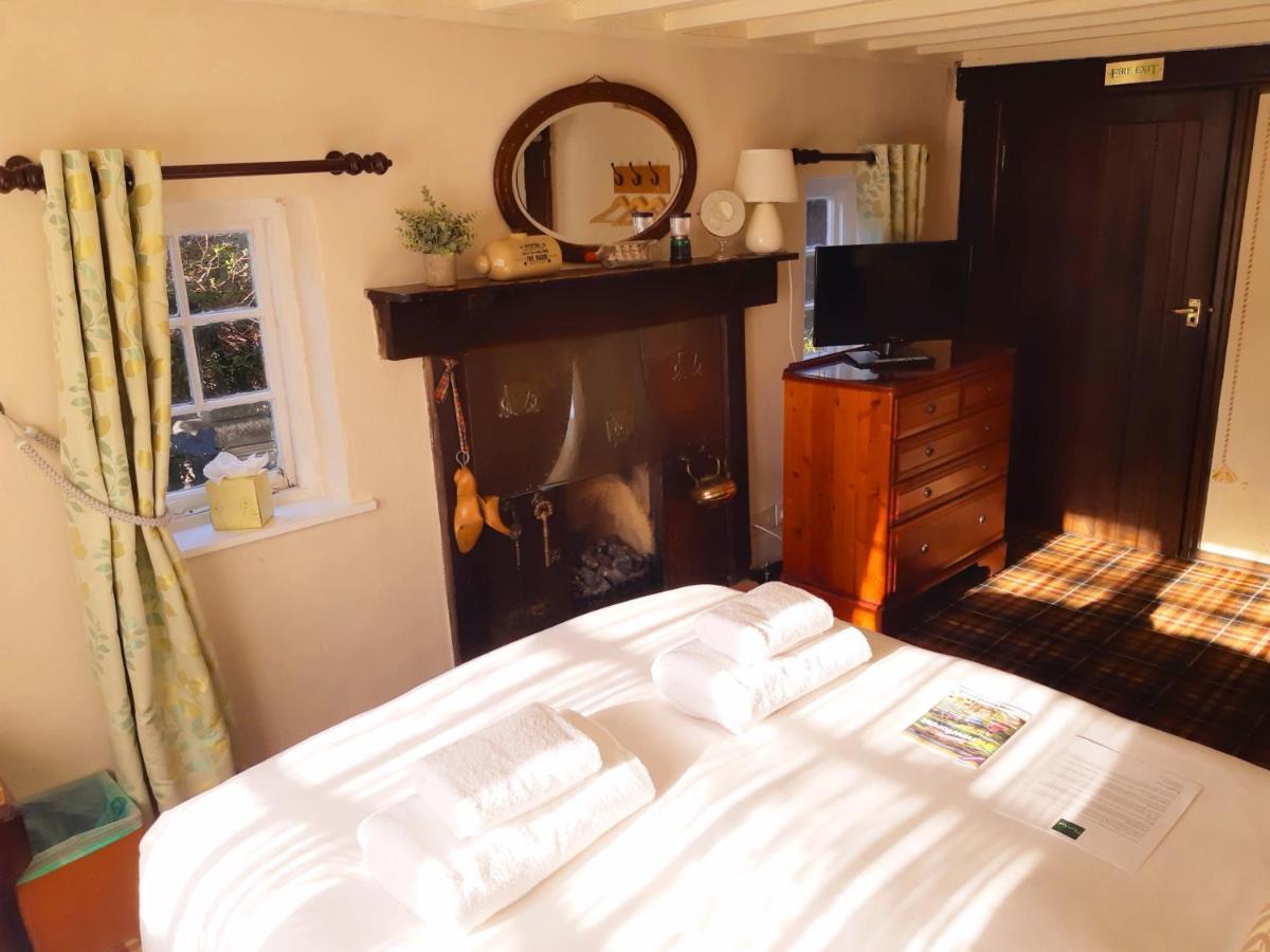 Thatched Cottage Hotel Brockenhurst Bagian luar foto