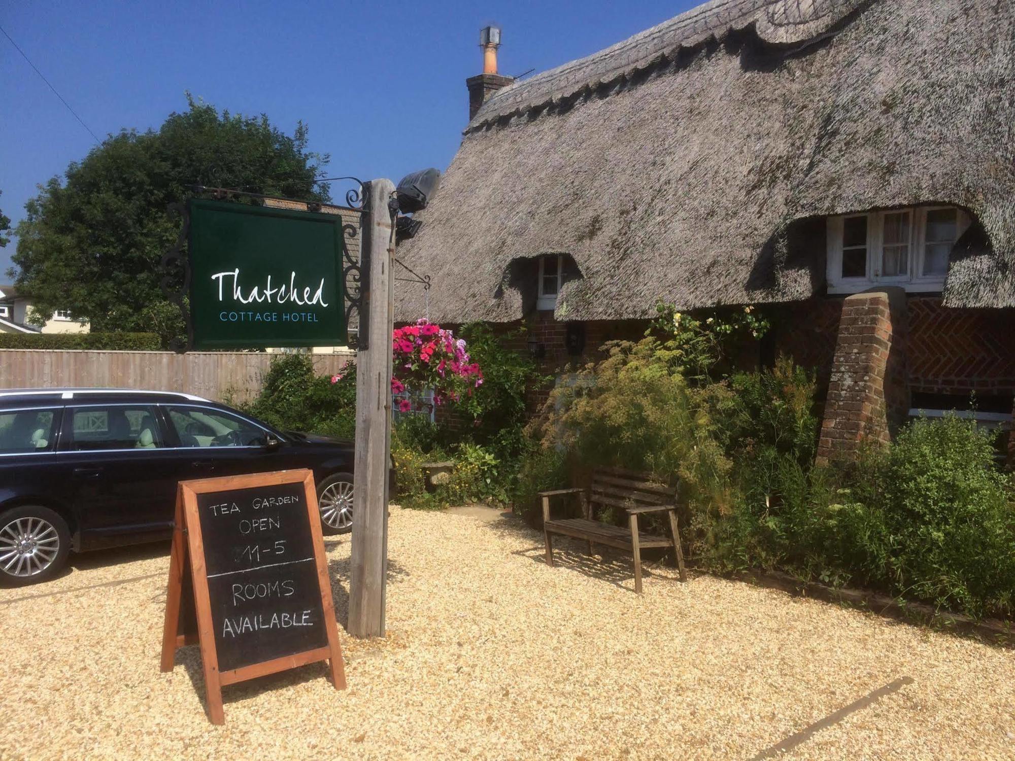 Thatched Cottage Hotel Brockenhurst Bagian luar foto