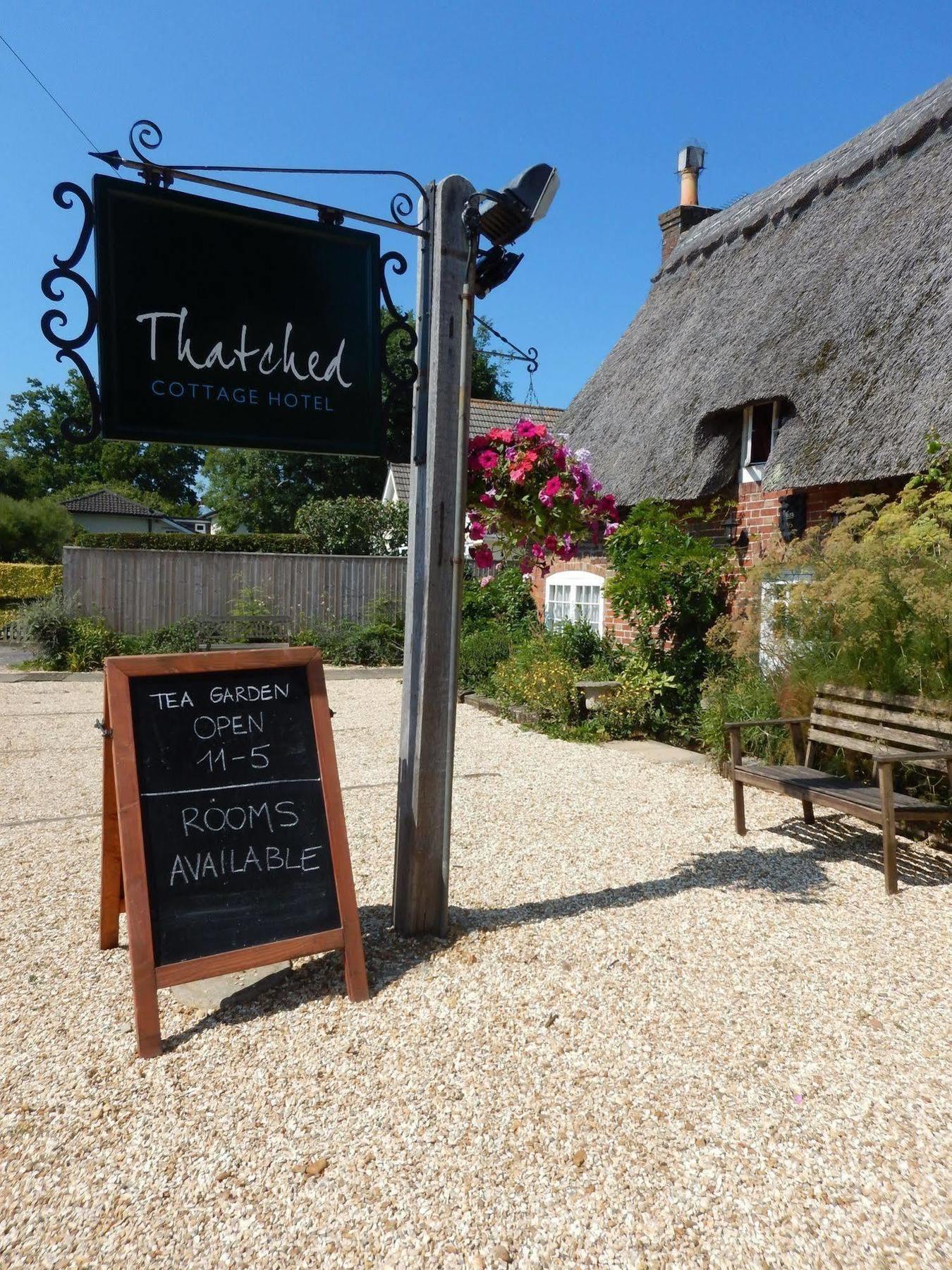 Thatched Cottage Hotel Brockenhurst Bagian luar foto